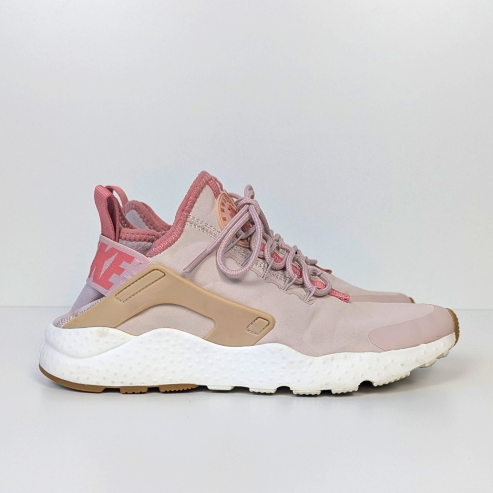 Nike Women's Sneakers in Pink and Tan